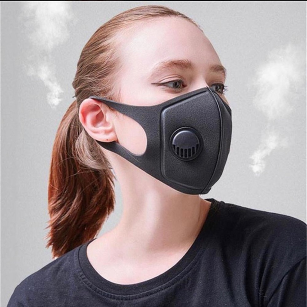 Protective face mask with valve